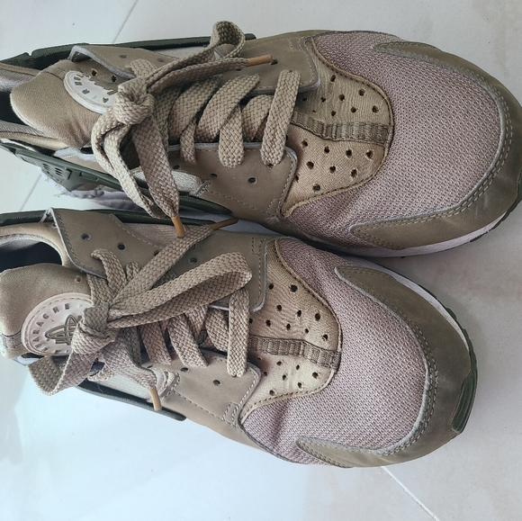 Nike womens huraches size 8.5 - Picture 2 of 2